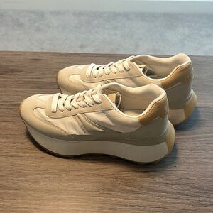 Zara Women's Cream and Tan Sneakers